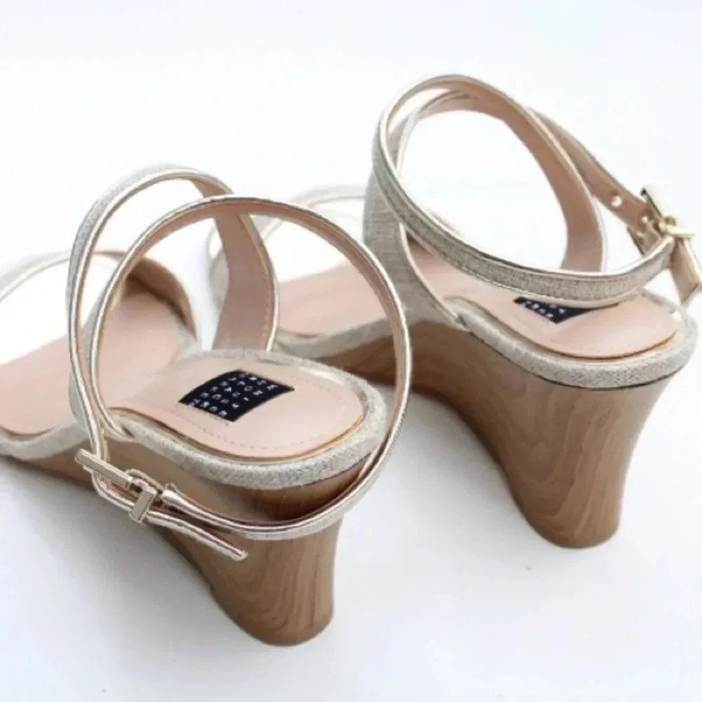 NWOT White House Black Marker wedge sandals